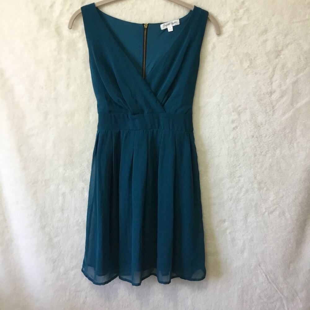 Emerald Sundae Green Sleeveless Dress - Picture 2 of 11